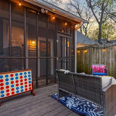Large Historical Home W/ Fire Pit, Chef Kitchen.